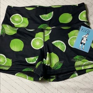NWT size M Fleo shorts